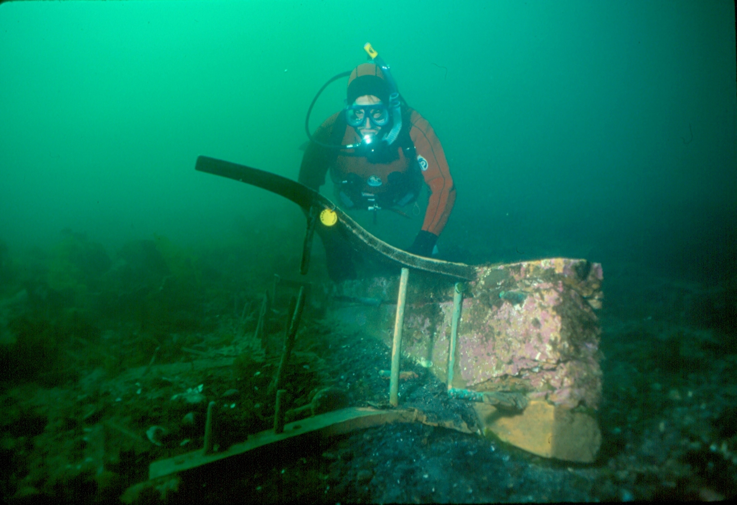 A UASBC diver looking over the stern post and gudgeons of the Fanny.
