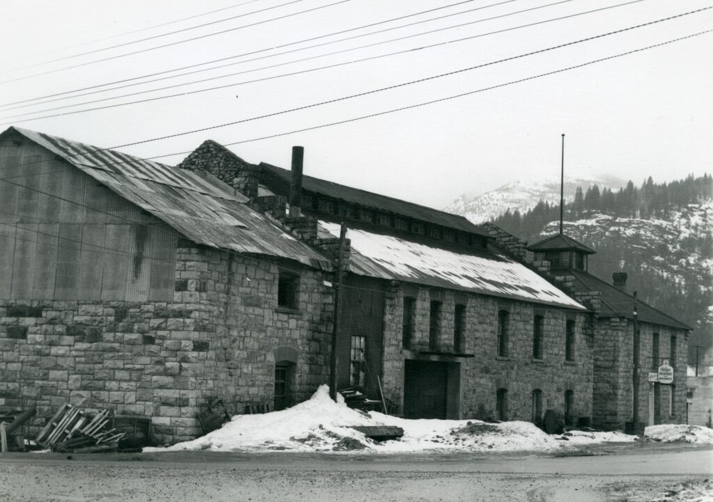 Opening in 1900, the stones used to build the gasworks were blasted out of Rosemont, near the old Hall Mines Smelter. In 1914, it was purchased by the City of Nelson and taken over as a public utility.